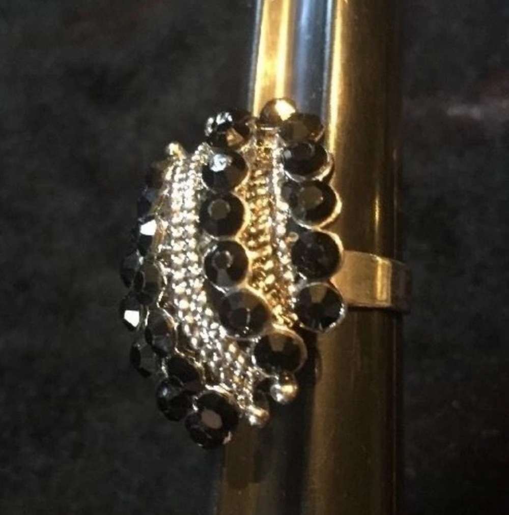 Elegant Black and Silver Women's Ring Adjustable